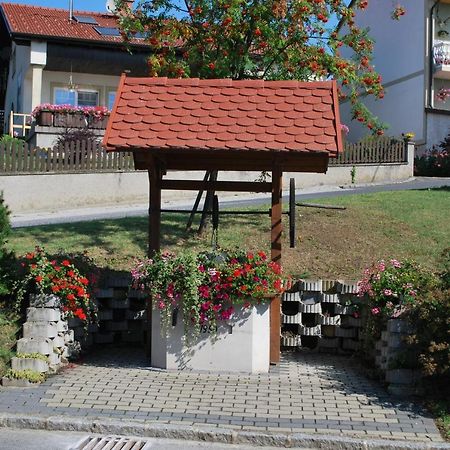 Helle, Offene Dachgeschosswohnung Mit Terrasse Oberloisdorf Exterior foto