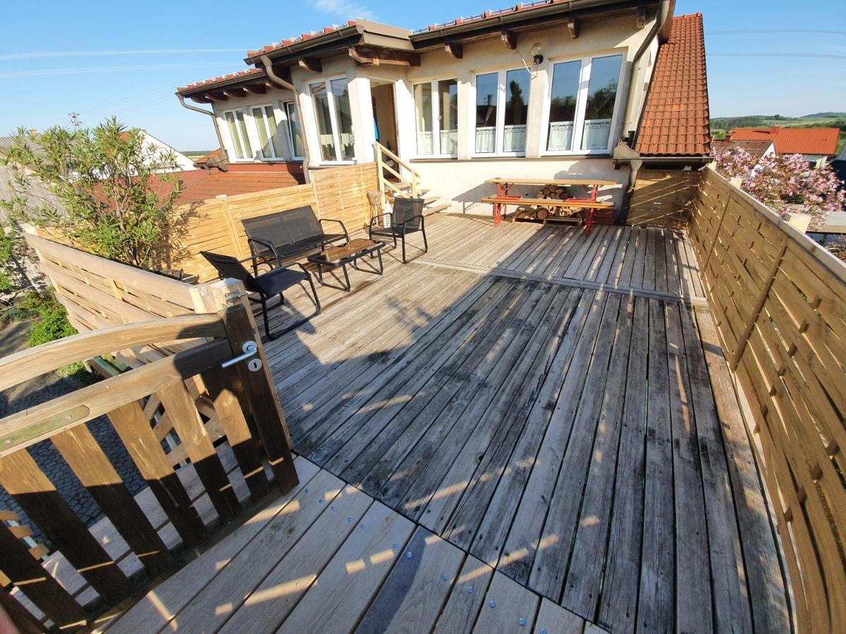 Helle, Offene Dachgeschosswohnung Mit Terrasse Oberloisdorf Exterior foto